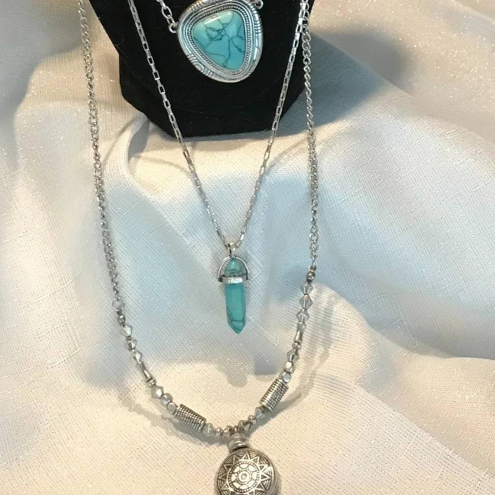 Turquoise and Silver Triple Chain Pendant - Picture 4 of 10